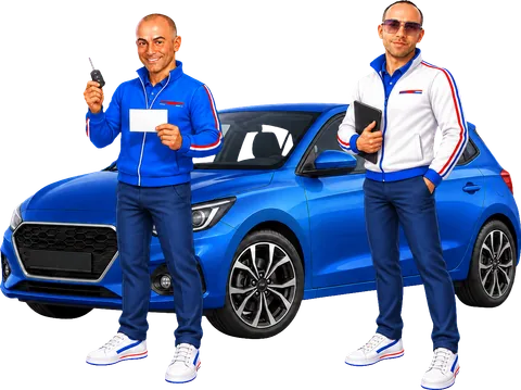 Pierluigi con le chiavi e i contanti e Danny con il tablet, accanto a un’auto blu